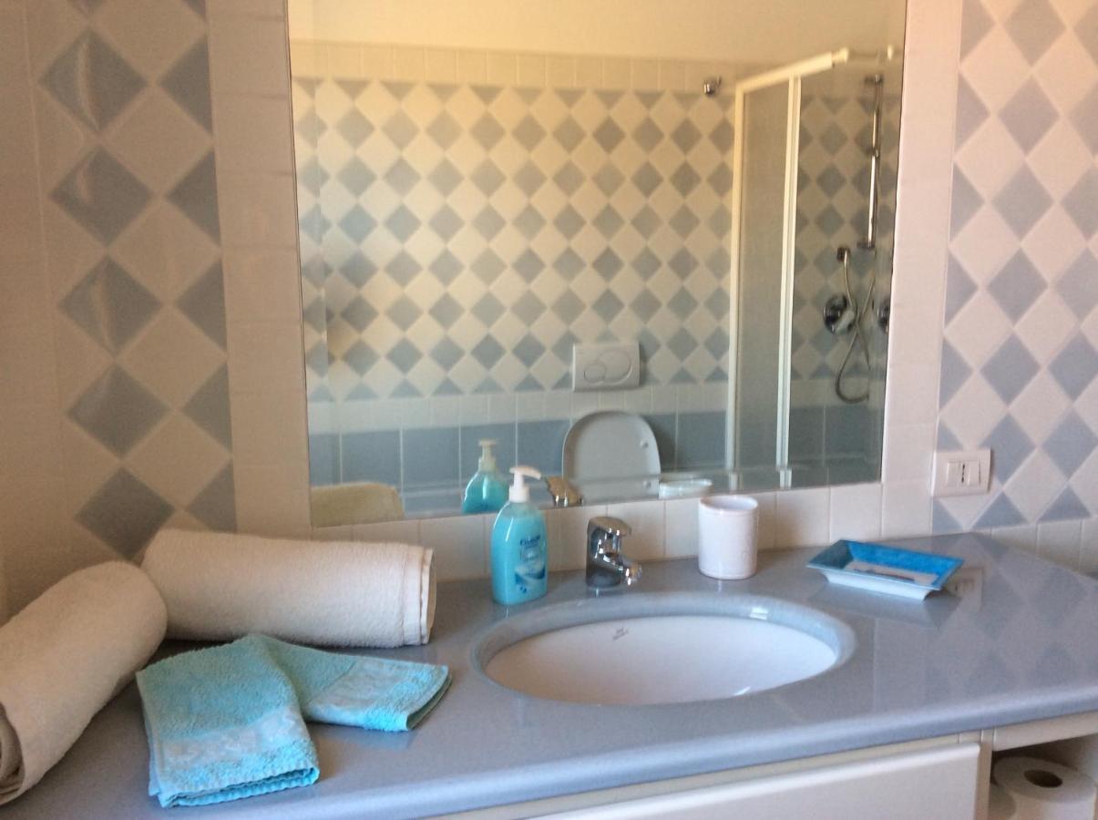 Tiffany Palau Bed & Breakfast Bagian luar foto